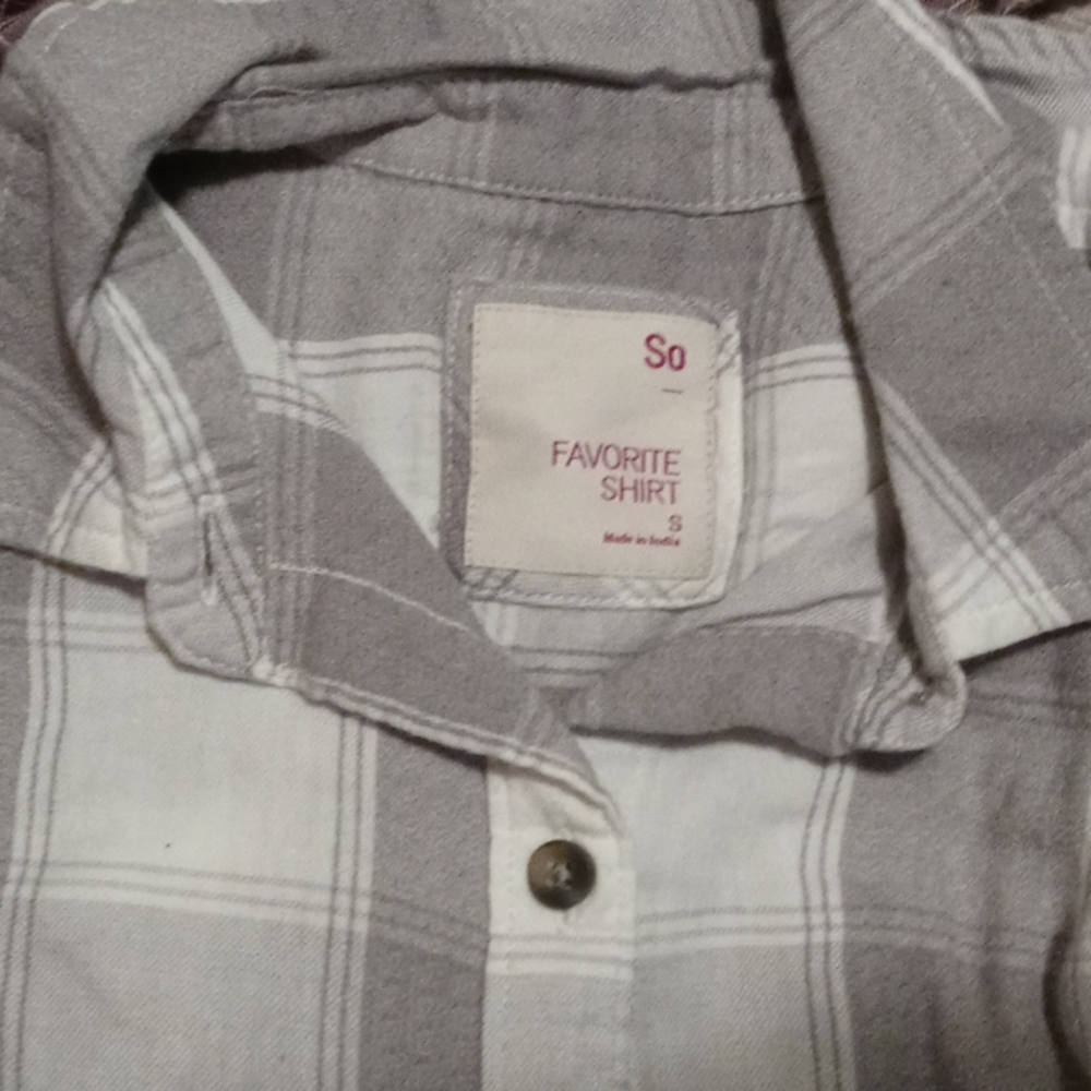 So plaid button down long sleeve shirt